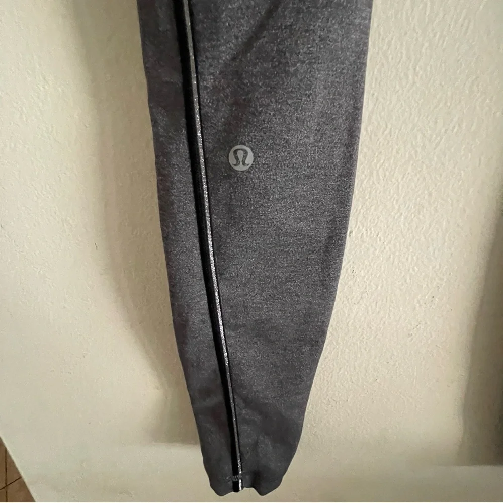 Lululemon gray leggings with pockets size 4